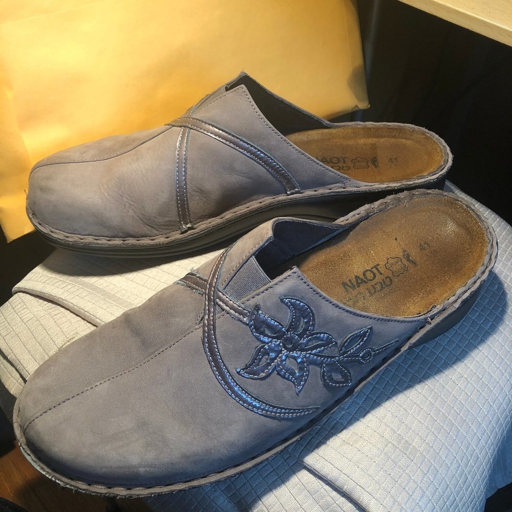 Naot clogs in leather gray, size 10